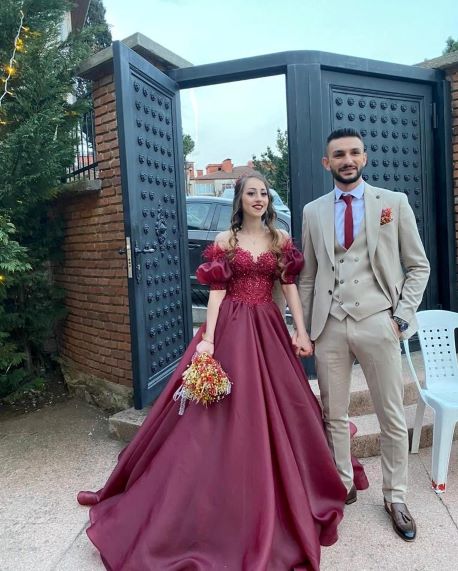 Genç çift nişan yüzüklerini Şehr-i İzmit Kafe’de taktı