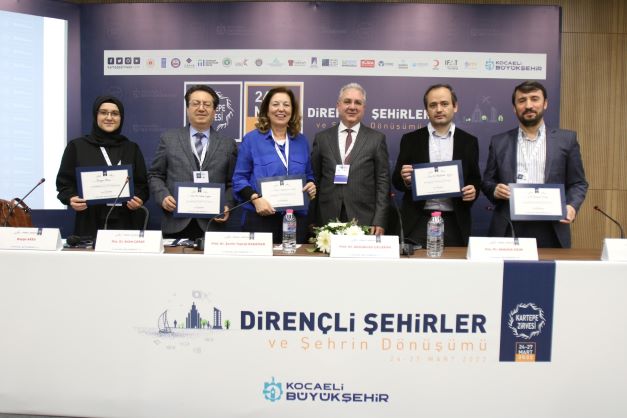 Kartepe Zirvesi’nin ikinci gününde ‘’Afet ve Vizyoner Yönetim’’ koşuldu