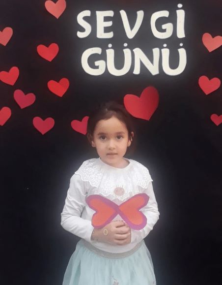 4 yaşında İstiklal Marşı'nı duygulu bir şekilde tamamını okudu
