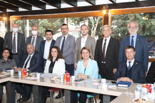 Başkan Hürriyet, üst yönetim ekibiyle değerlendirme toplantısı yaptı