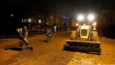 Bozulan yollar için gece mesaisi