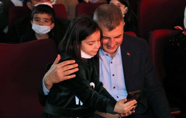Gölcük Belediyesi Gençleri Tiyatro Sahnesinde