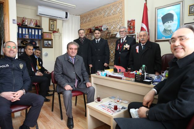 Gölcük'te Şehit Ailelerine18 Mart Ziyareti