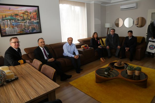 Gölcük'te Şehit Ailelerine18 Mart Ziyareti