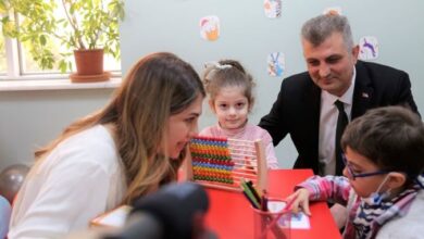 Gölcük'te işitme engelli çocuklara dudak okuma eğitimi başladı