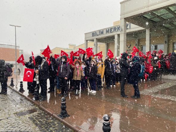 İzcilerden Çanakkale Şehitleri Saygı Yürüyüşü