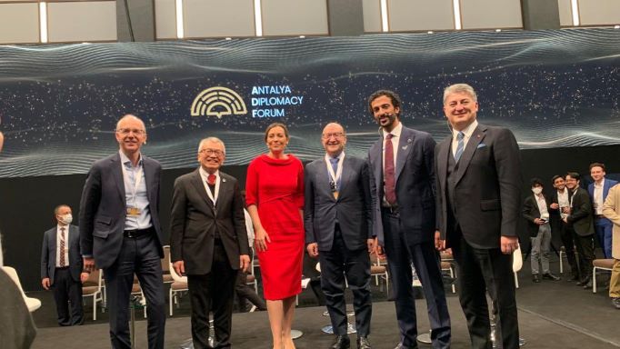 KSO Başkanı ve TOBB Başkan Yardımcısı Ayhan Zeytinoğlu, 2. Antalya Diplomasi Forumu’na katıldı.
