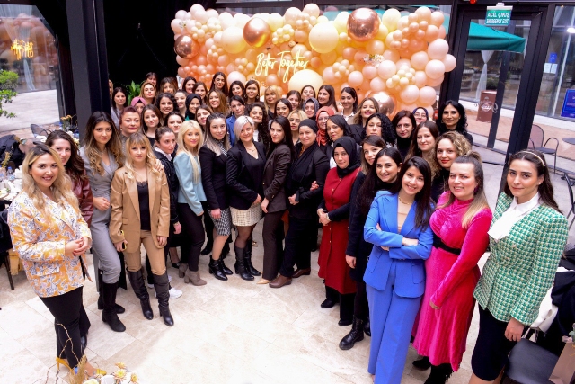 Kadın çalışanlar kahvaltıda buluştu