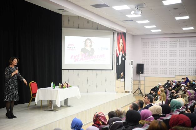 Kartepe'de Açelya Akkoyun’a Büyük İlgi