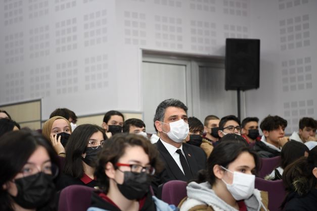 Kartepe'de Ahmet Yenilmez Büyük İlgi Gördü