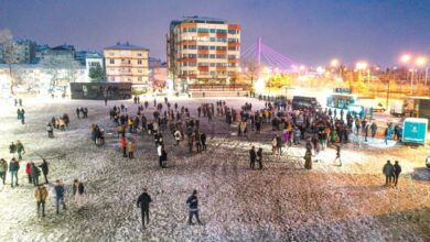 Kent Meydanı'nda Kar Eğlencesi