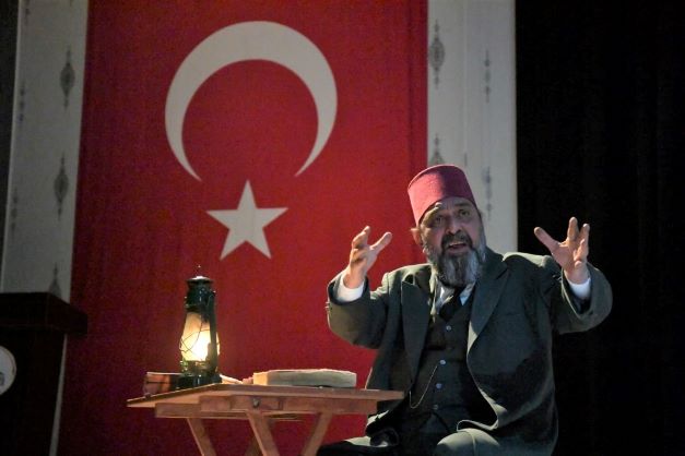 Kartepe'de Ahmet Yenilmez Büyük İlgi Gördü