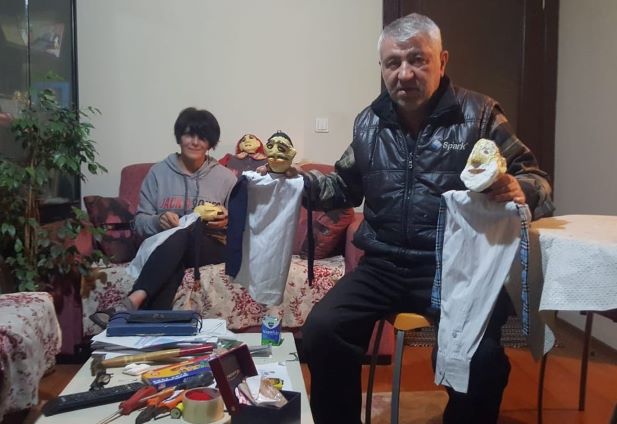 Metin Ateş kukla yapımı ve üretimini hızlandırdı