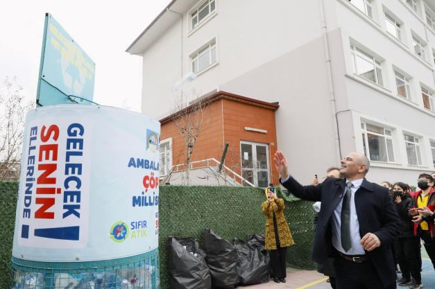 1 günde 1700 pet şişe topladılar