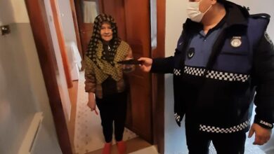 Yürüyüş Yolunda buldukları cüzdanı sahibine teslim ettiler