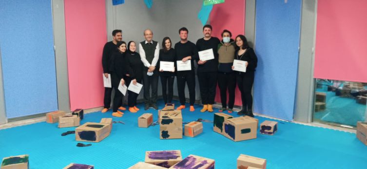 ‘Hoş Geldin Hukuk’ tiyatro severlerden tam not aldı