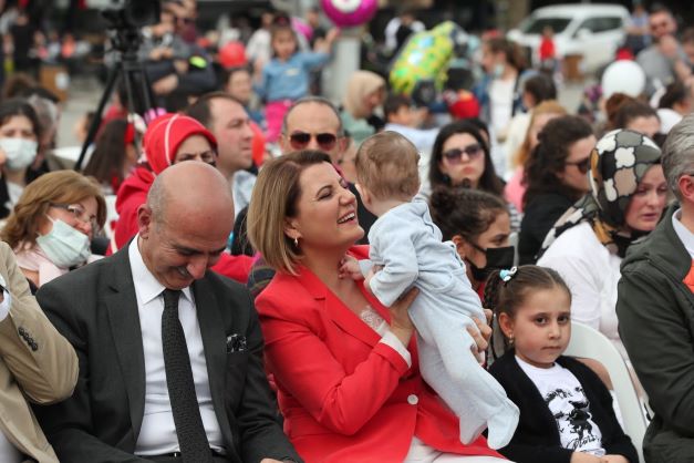 Başkan Hürriyet, çocukların bayramını kutladı