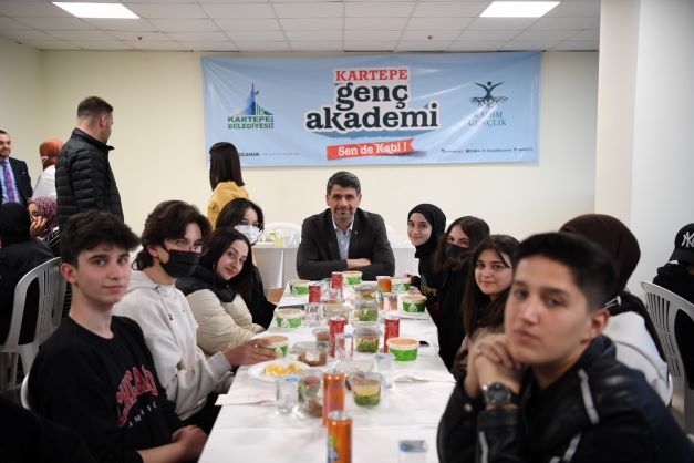 Başkan Kocaman Kadimli Gençlerle İftar Yaptı