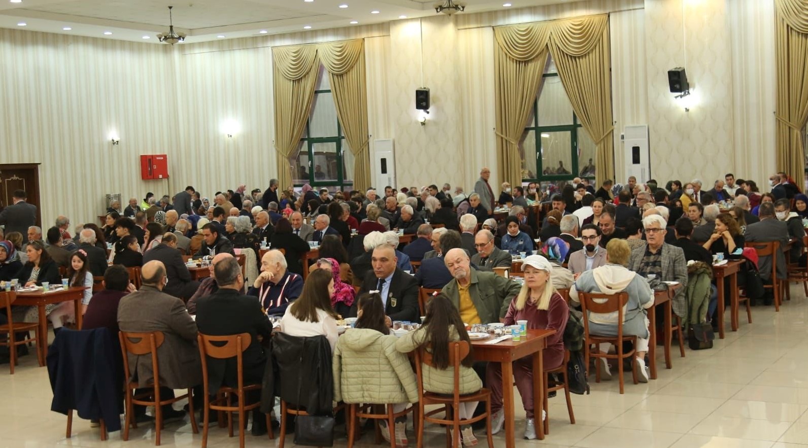 Başkan Sezer, Şehit ve Gazi aileleri ile iftarda bir araya geldi