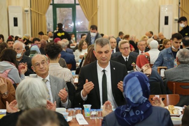 Başkan Sezer, Şehit ve Gazi aileleri ile iftarda bir araya geldi