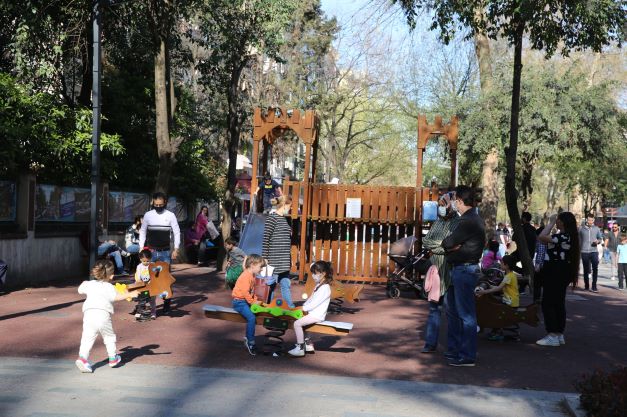 Cumhuriyet Bulvarı cıvıl cıvıl   