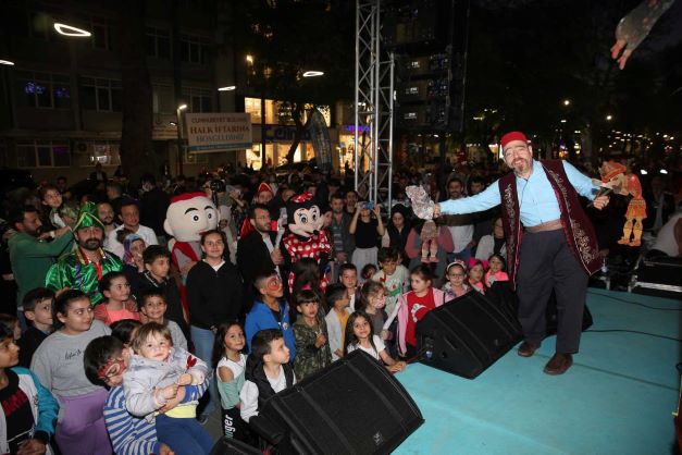 Cumhuriyet Bulvarı’nda 11 bin kişilik iftar