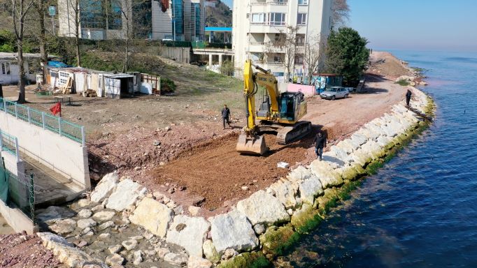 Değirmendere-Halıdere sahil düzenlemesi hızla devam ediyor