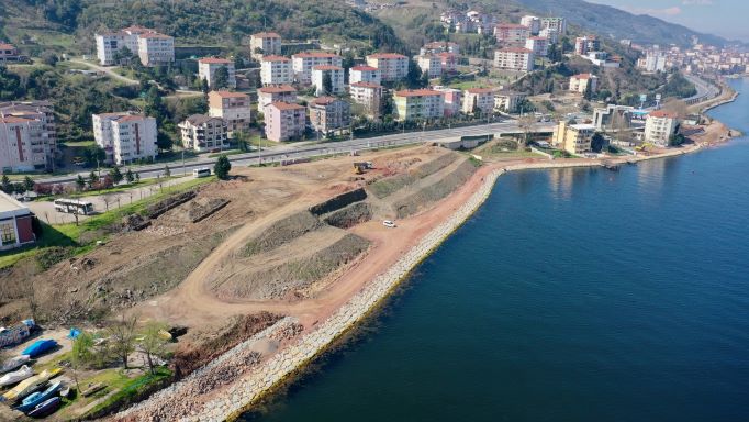Değirmendere-Halıdere sahil düzenlemesi hızla devam ediyor