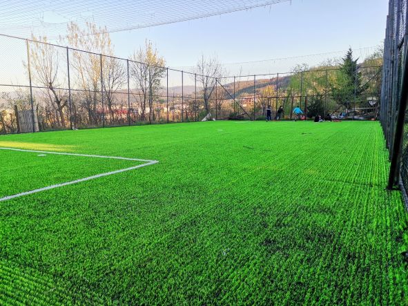 Futbol Sahaları Sentetik Çim İle Yenileniyor