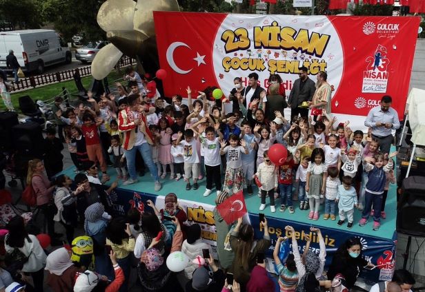 Gölcük Anıtpark'ta 23 Nisan Coşkusu