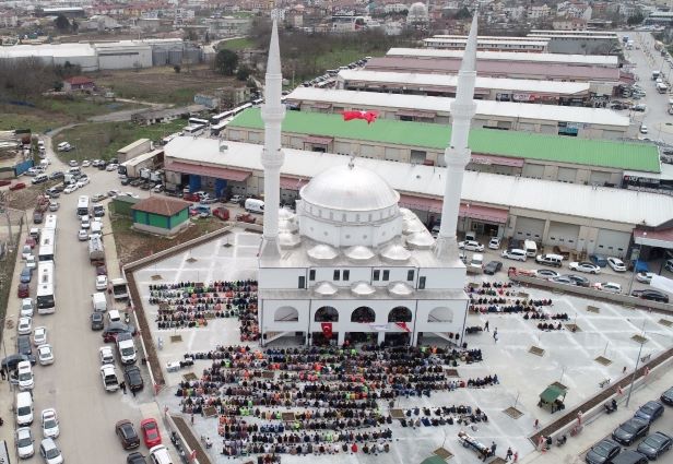 Gölcük Yeni Sanayi Camii, Kılınan Cuma Namazı İle İbadete Açıldı