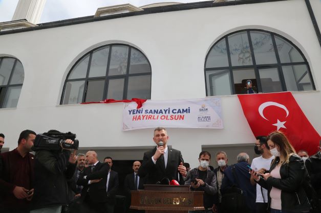 Gölcük Yeni Sanayi Camii, Kılınan Cuma Namazı İle İbadete Açıldı