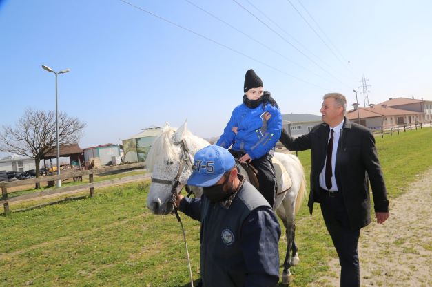 Gölcük'te Özel Çocuklar At Binme Heyecanını Yaşadı