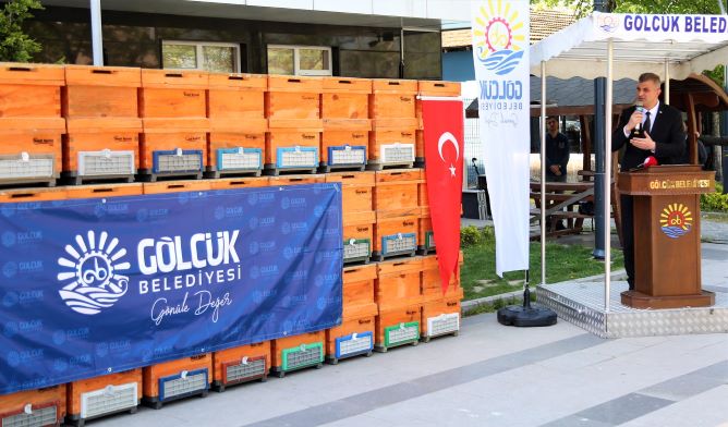 Halıdere Balı Üretecek Kadınlara Kovan Desteği