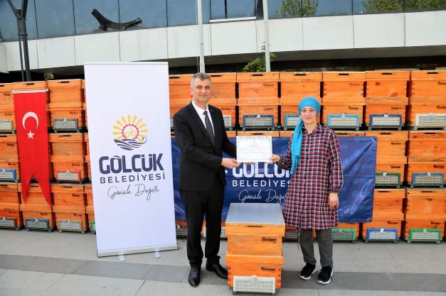 Halıdere Balı Üretecek Kadınlara Kovan Desteği