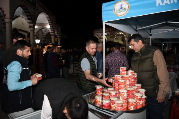 Kartepe'de Camiler Doldu Taştı