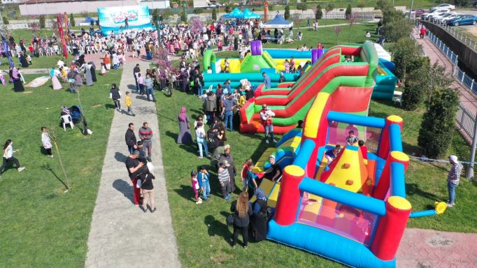 Kartepe'de Çocuklar 23 Nisan Coşkusunu Doyasıya Yaşadı