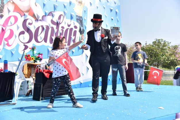 Kartepe'de Çocuklar 23 Nisan Coşkusunu Doyasıya Yaşadı