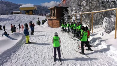 Kartepeli çocuklar için düzenlenen Kar Kayağı kursları
