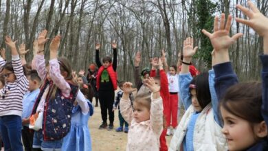 Anne ve çocuklar Ormanya’da