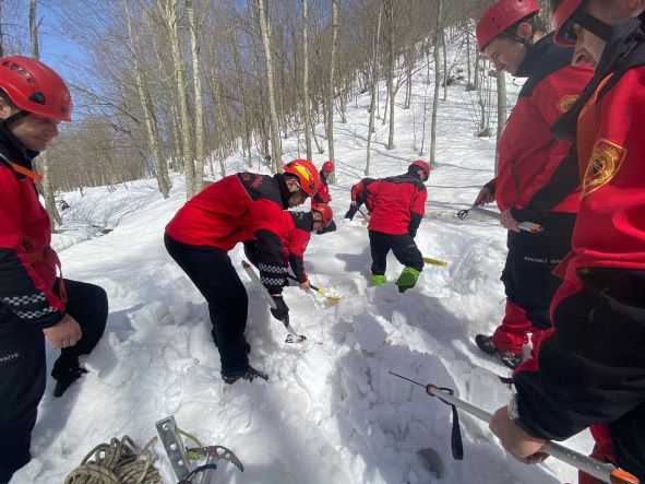 Büyükşehir İtfaiyesinden zorlu kış tatbikatı