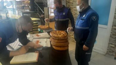 Körfez Belediyesi Zabıta ekipleri, ilçe genelinde ekmek fırınlarında ve pastanelerde yürüttüğü pide ve gramaj denetimlerini aralıksız sürdürüyor