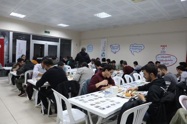 Üniversite  öğrencilerine ücretsiz yemek 