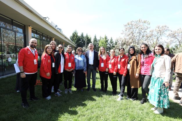 Adanmış annelere vefa buluşması