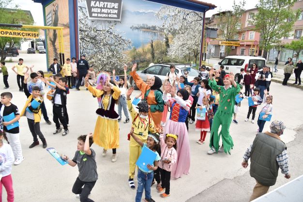 Bayramda Kartepeli Minikler Gönüllerince Eğlendiler