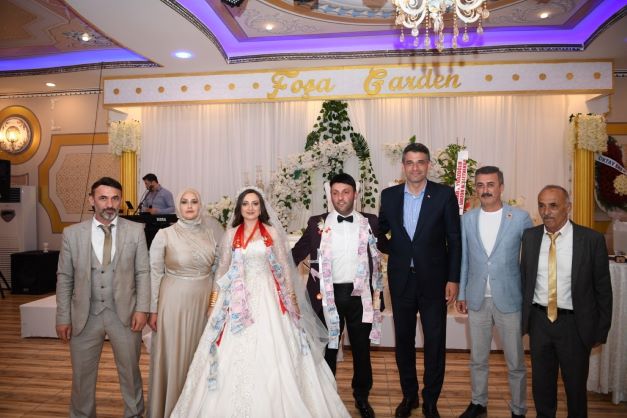 Mutlu Günlerinde Yanlarında Olmaya Devam Ediyor