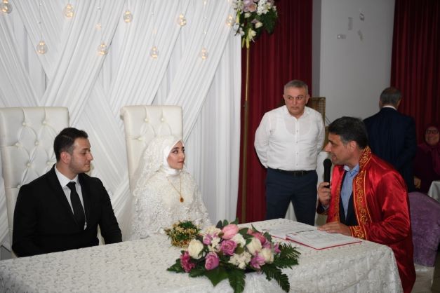 Mutlu Günlerinde Yanlarında Olmaya Devam Ediyor