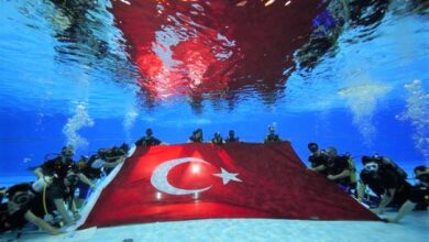 Engelli dalgıçlardan bayrak şov