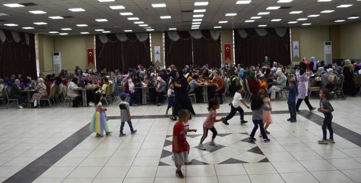 Kartepe'de Annelere Nostalji Rüzgarı