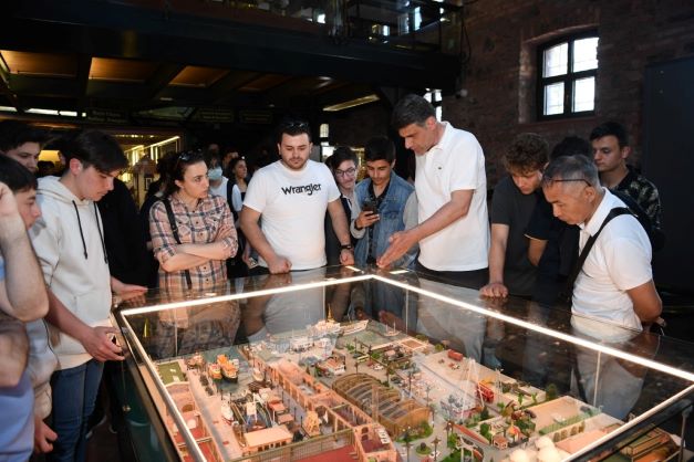 Kartepeli Gençlerle Koç Müzesi’ni Ziyaret Etti